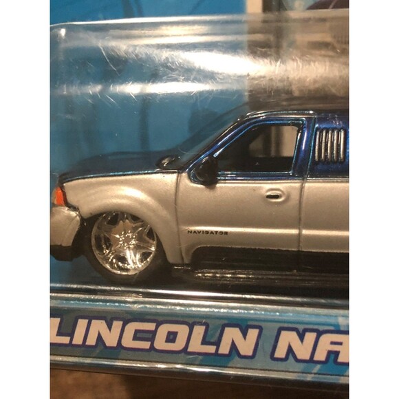 Rare Maisto Luxury Collection Navigator - Picture 8 of 8